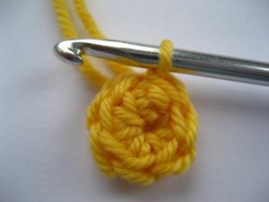 como hacer flores a crochet faciles-21