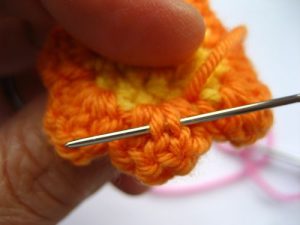 como hacer flores a crochet faciles-26