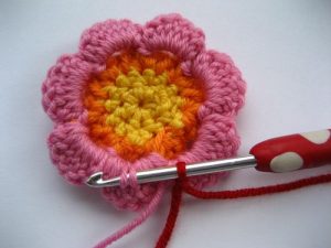 como hacer flores a crochet faciles-32